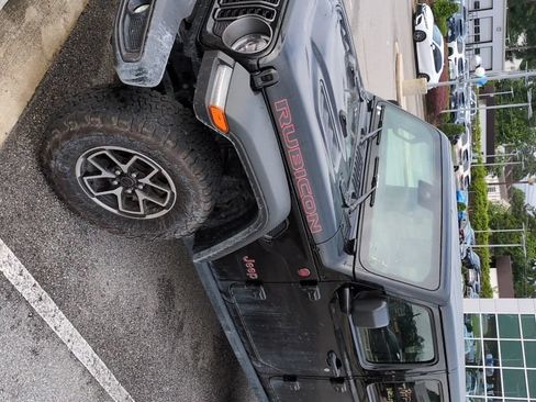 Used 2025 Jeep Wrangler Unlimited Rubicon AWD/4WD image 1