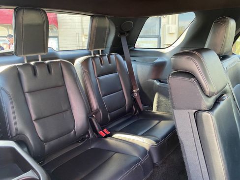 Used 2018 Ford Explorer Limited image 29
