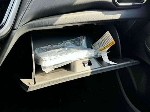 Used 2022 Chevrolet Bolt EUV LT w/ Convenience Package image 31