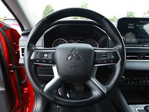 Used 2024 Mitsubishi Outlander SE FWD image 11