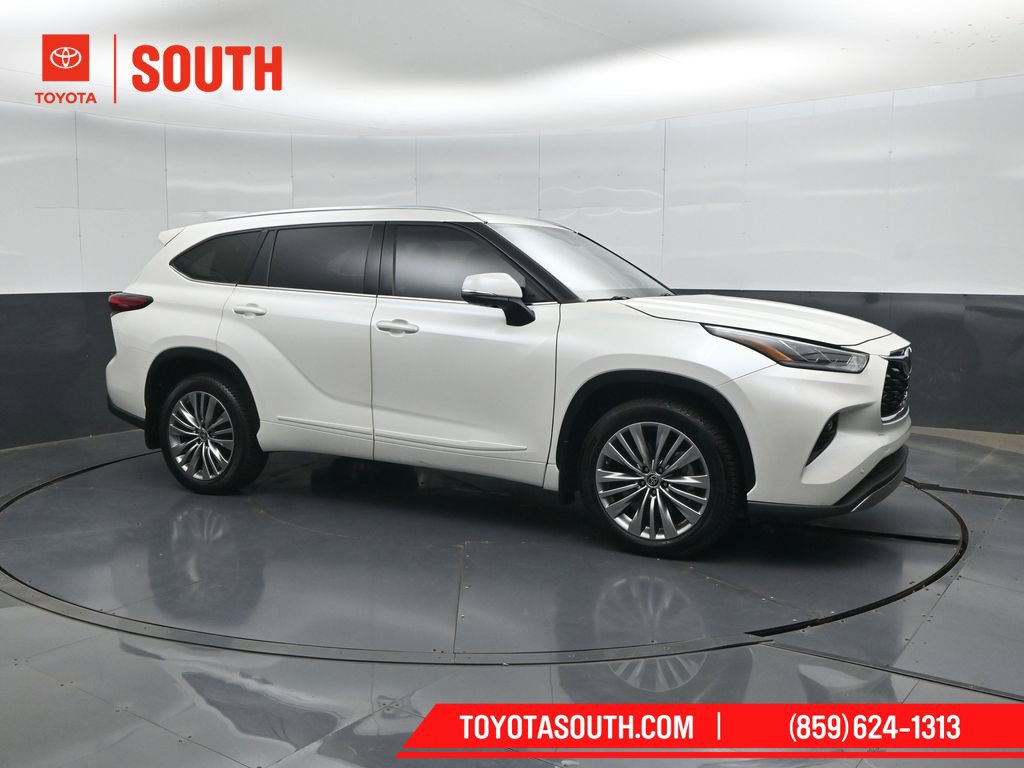 Used 2021 Toyota Highlander Platinum AWD/4WD image 1