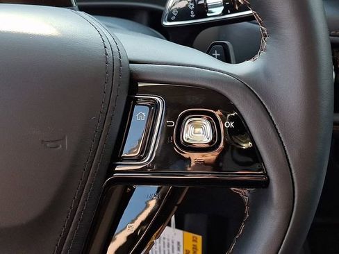 New 2026 Lincoln Aviator AWD image 19