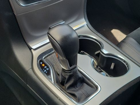 Used 2018 Jeep Grand Cherokee Laredo AWD/4WD image 27
