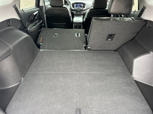 Used 2024 GMC Terrain SLT image 14