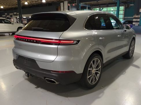 Used 2025 Porsche Cayenne AWD/4WD image 8