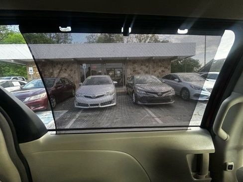 Used 2016 Toyota Sienna XLE Premium image 27