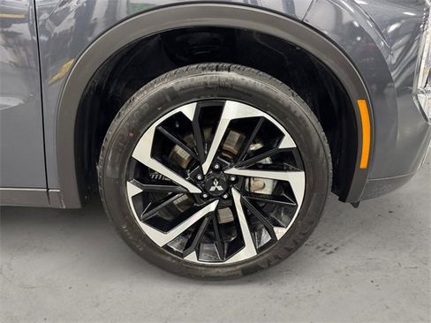 Used 2024 Mitsubishi Outlander SE Black Edition image 14