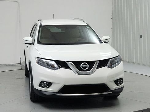 Used 2016 Nissan Rogue SV FWD image 2