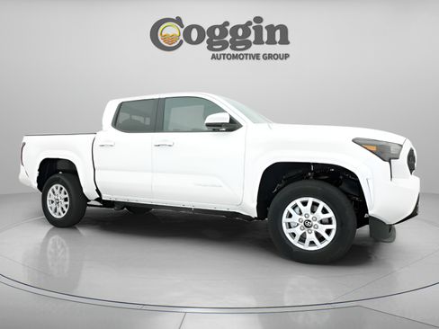 Used 2025 Toyota Tacoma SR5 w/ SR5 Upgrade Package RWD image 26