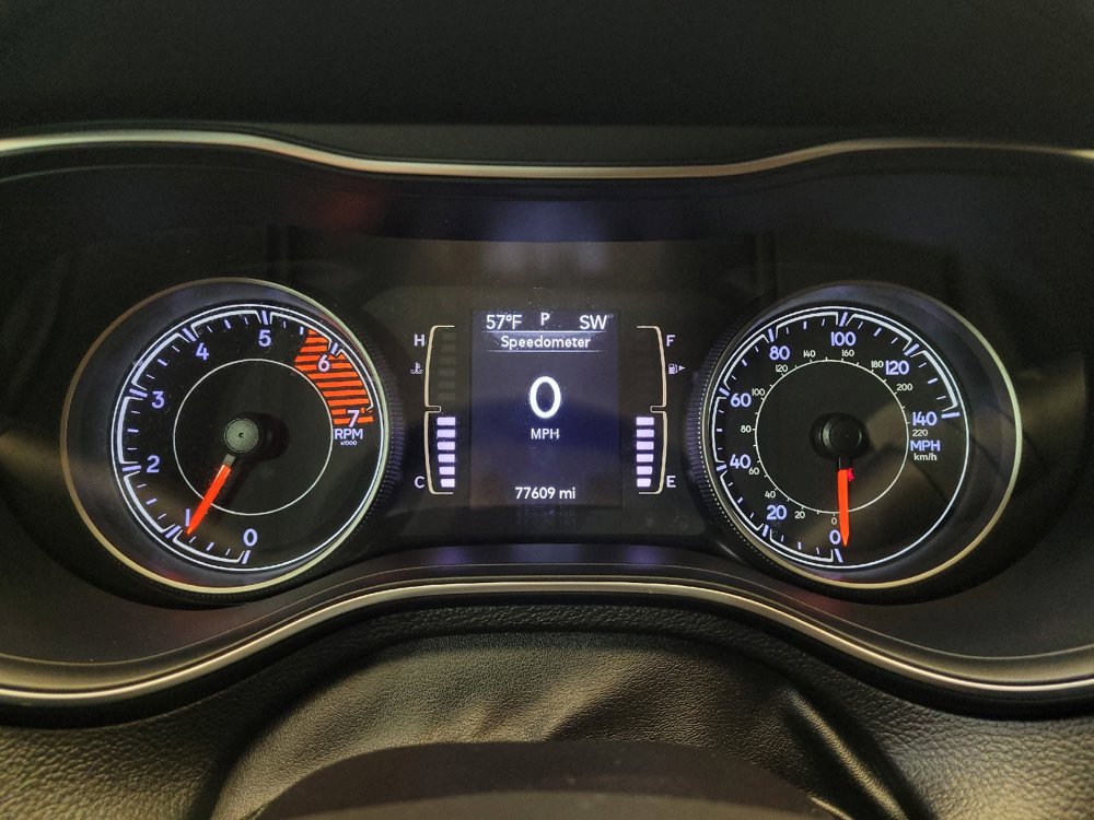 Used 2020 Jeep Cherokee Latitude Plus AWD/4WD image 23