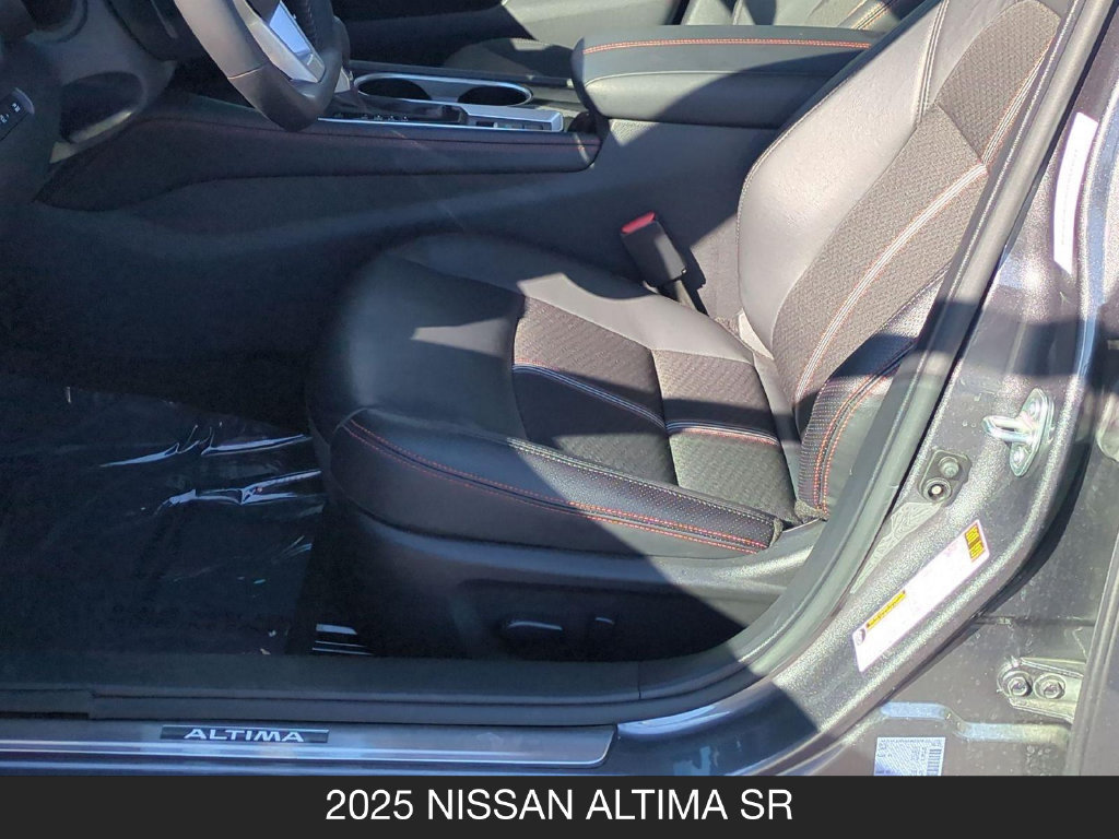 Used 2025 Nissan Altima 2.5 SR AWD/4WD image 15