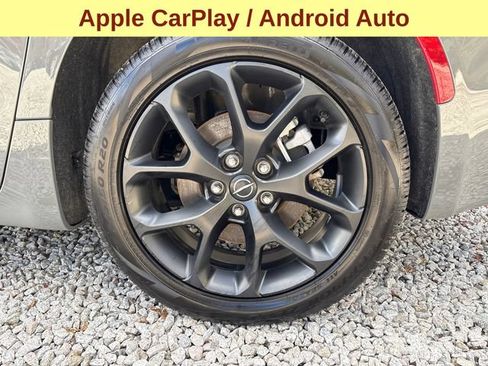 Used 2025 Chrysler Pacifica Limited AWD/4WD image 9
