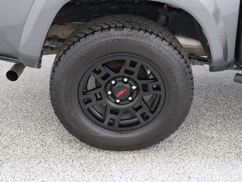 Used 2018 Toyota Tacoma TRD Sport w/ Technology Package RWD image 6