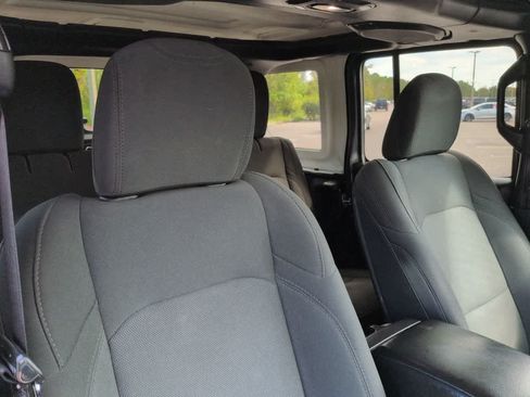 Used 2018 Jeep Wrangler Unlimited Sport S AWD/4WD image 7
