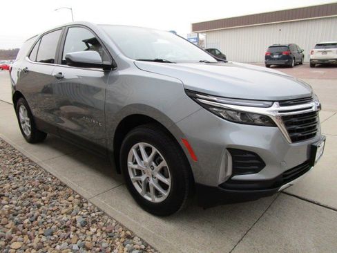 Used 2024 Chevrolet Equinox LT image 3