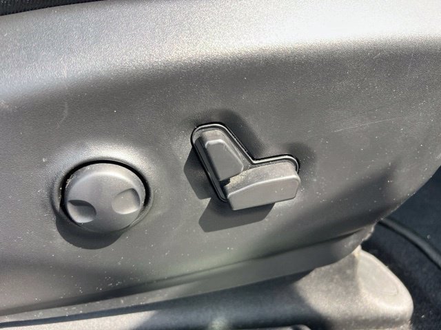 Used 2025 Chrysler Pacifica Limited FWD image 36