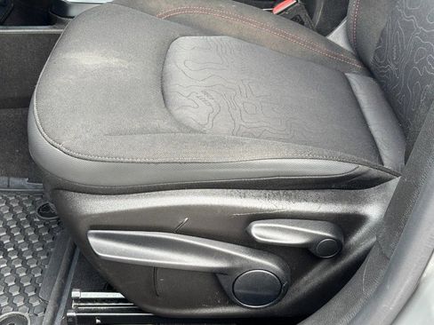 Used 2023 Jeep Renegade Trailhawk image 25