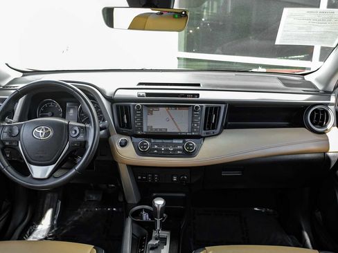 Used 2018 Toyota RAV4 Limited image 15