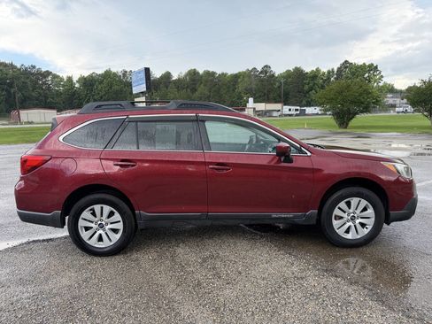 Used 2017 Subaru Outback 2.5i Premium AWD/4WD image 2