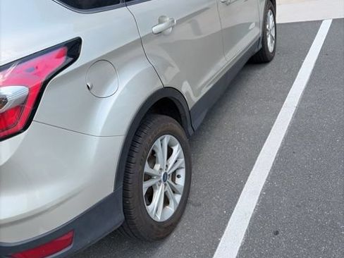 Used 2017 Ford Escape SE FWD image 7