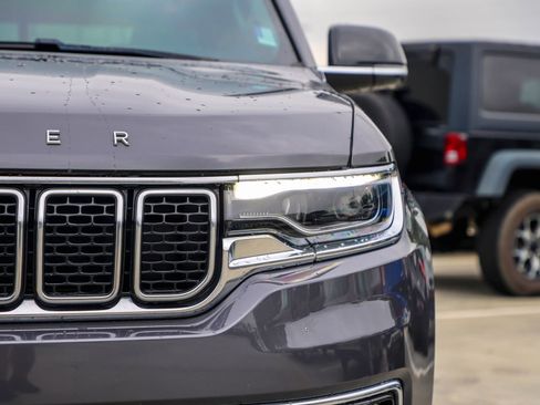 Used 2023 Jeep Wagoneer L Series III w/ Premium Group I AWD/4WD image 4