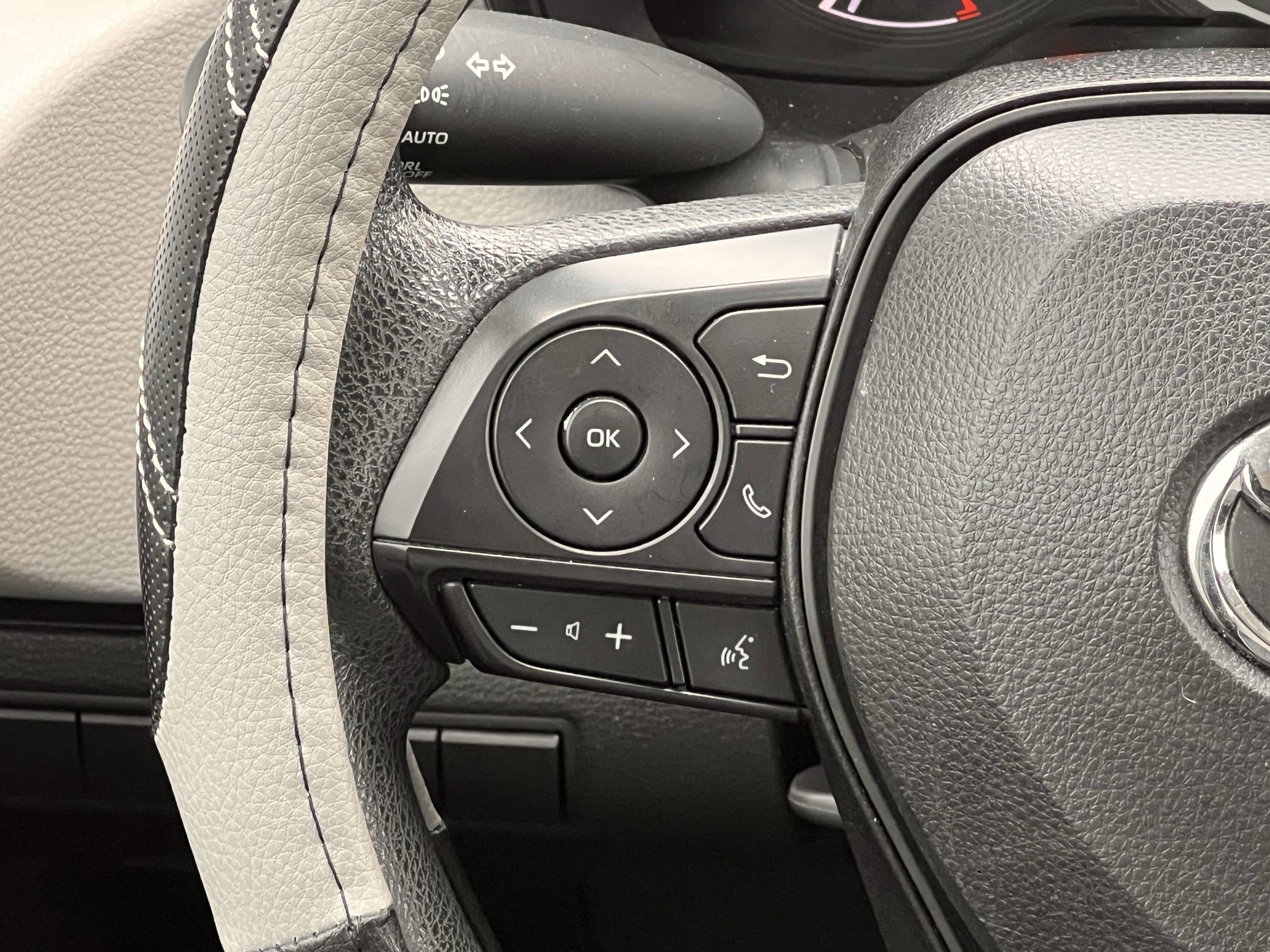 Used 2022 Toyota Corolla LE FWD image 15