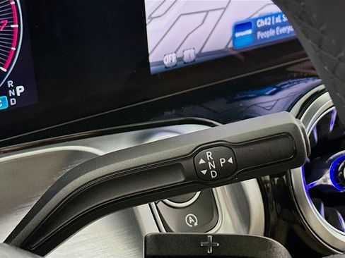 Used 2024 Mercedes-Benz GLB 250 4MATIC w/ Exclusive Package image 14