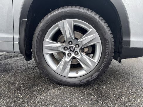 Used 2019 Toyota Highlander Limited AWD/4WD image 9