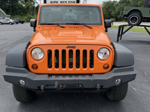 Used 2013 Jeep Wrangler Unlimited Sahara w/ Dual Top Group AWD/4WD image 2