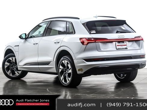 Used 2022 Audi e-tron Premium w/ Convenience Plus Package image 12