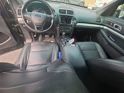 Used 2016 Ford Explorer XLT w/ Equipment Group 202A FWD image 9