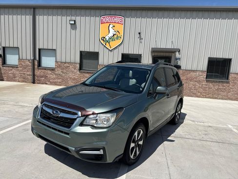 Used 2017 Subaru Forester 2.5i Premium AWD/4WD image 3