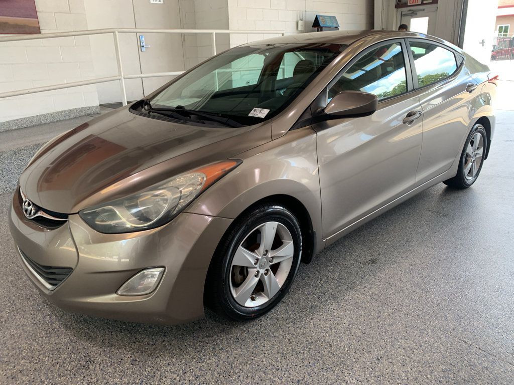 Used 2013 Hyundai Elantra GLS w/ Preferred Pkg FWD image 3