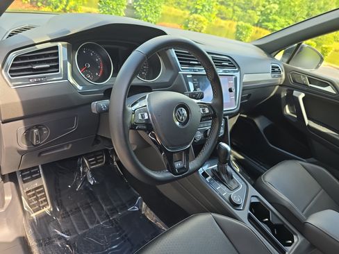 Used 2021 Volkswagen Tiguan SE R-Line AWD/4WD image 15