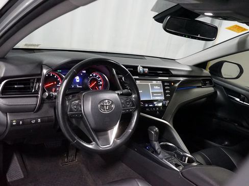 Used 2019 Toyota Camry XSE FWD image 7