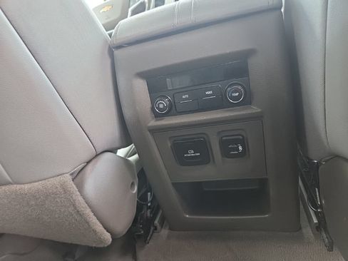 Used 2021 Chevrolet Traverse LT w/ LT Premium Package FWD image 14