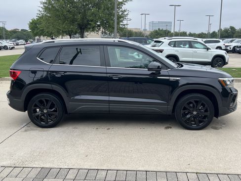Certified 2023 Volkswagen Taos SE w/ Panoramic Sunroof Package FWD image 11