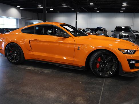 Used 2021 Ford Mustang Shelby GT500 w/ Carbon Fiber Track Pack RWD image 8