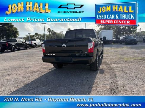 Used 2018 Nissan Titan SV w/ SV Convenience Package AWD/4WD image 12