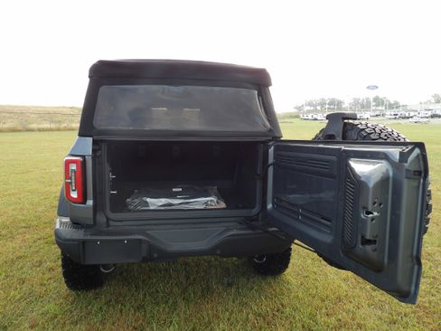 New 2024 Ford Bronco Badlands image 9