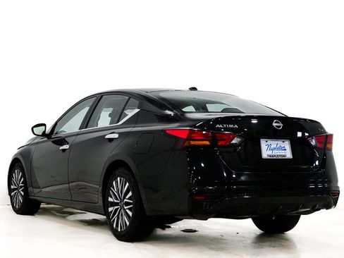 Used 2023 Nissan Altima 2.5 SV image 8