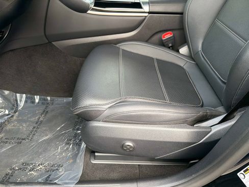 Used 2025 Mercedes-Benz GLC 300 4MATIC image 38