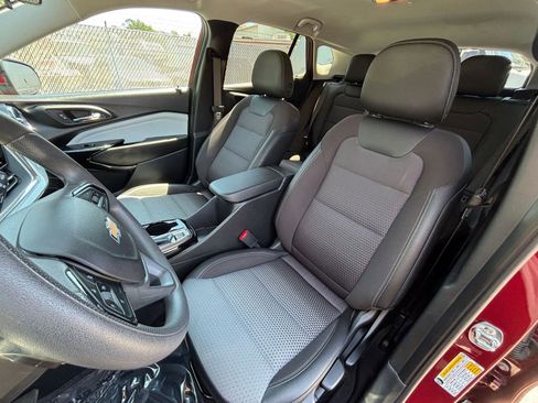 Used 2025 Chevrolet Trax LT FWD image 35