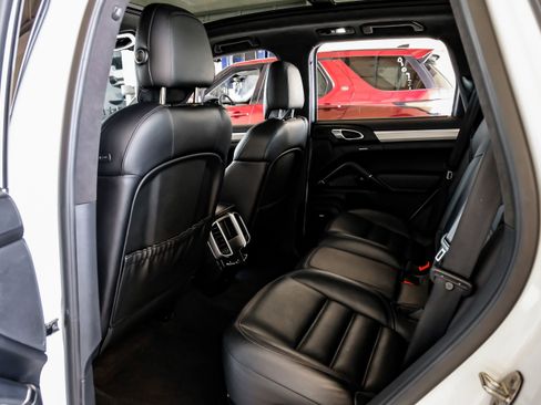Used 2015 Porsche Cayenne Turbo w/ Premium Plus Package image 34