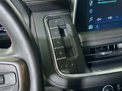 Used 2022 Chevrolet Suburban RST w/ Sport Performance Package image 34