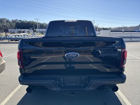 Used 2017 Ford F150 Raptor w/ Equipment Group 802A Luxury image 9