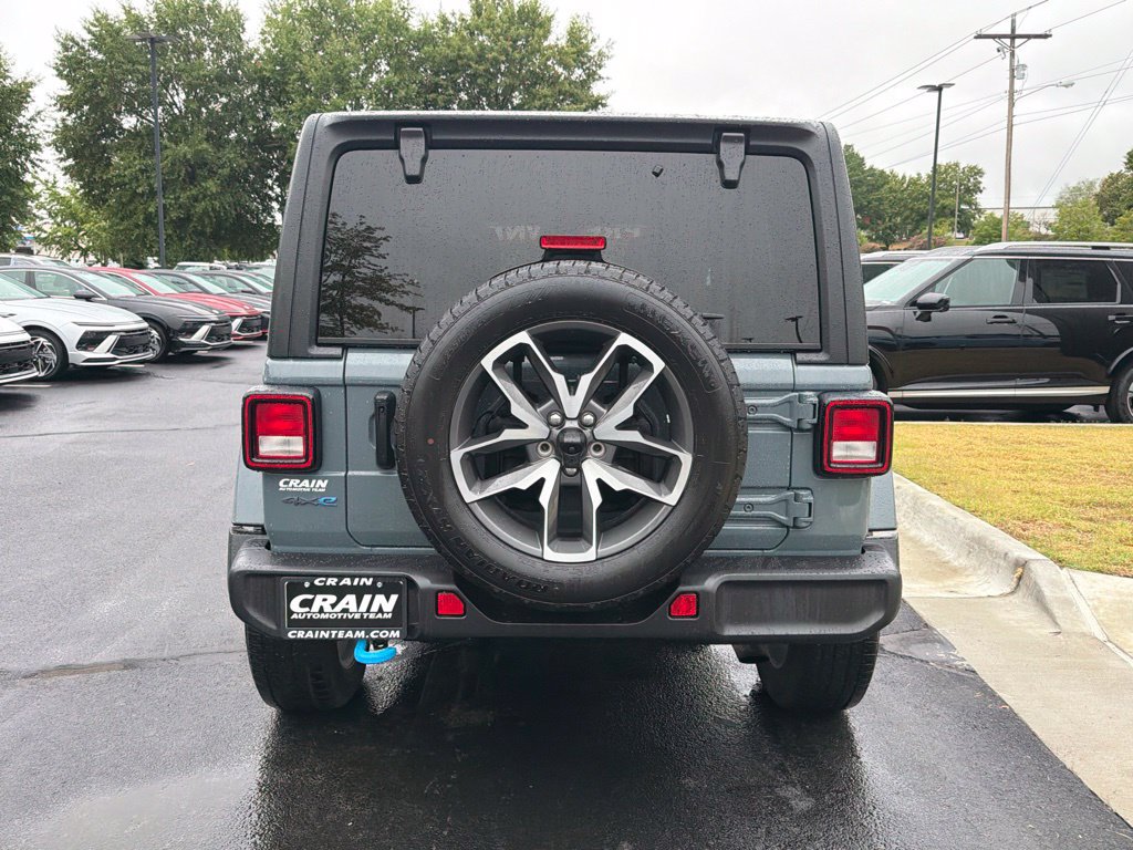 Used 2024 Jeep Wrangler Unlimited w/ Convenience Group AWD/4WD image 7