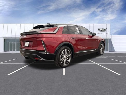 Certified 2024 Cadillac Lyriq Luxury AWD/4WD image 8