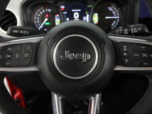Used 2025 Jeep Wrangler Unlimited Sahara AWD/4WD image 12