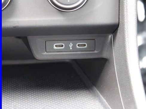 Used 2023 Volkswagen Jetta Sport image 33